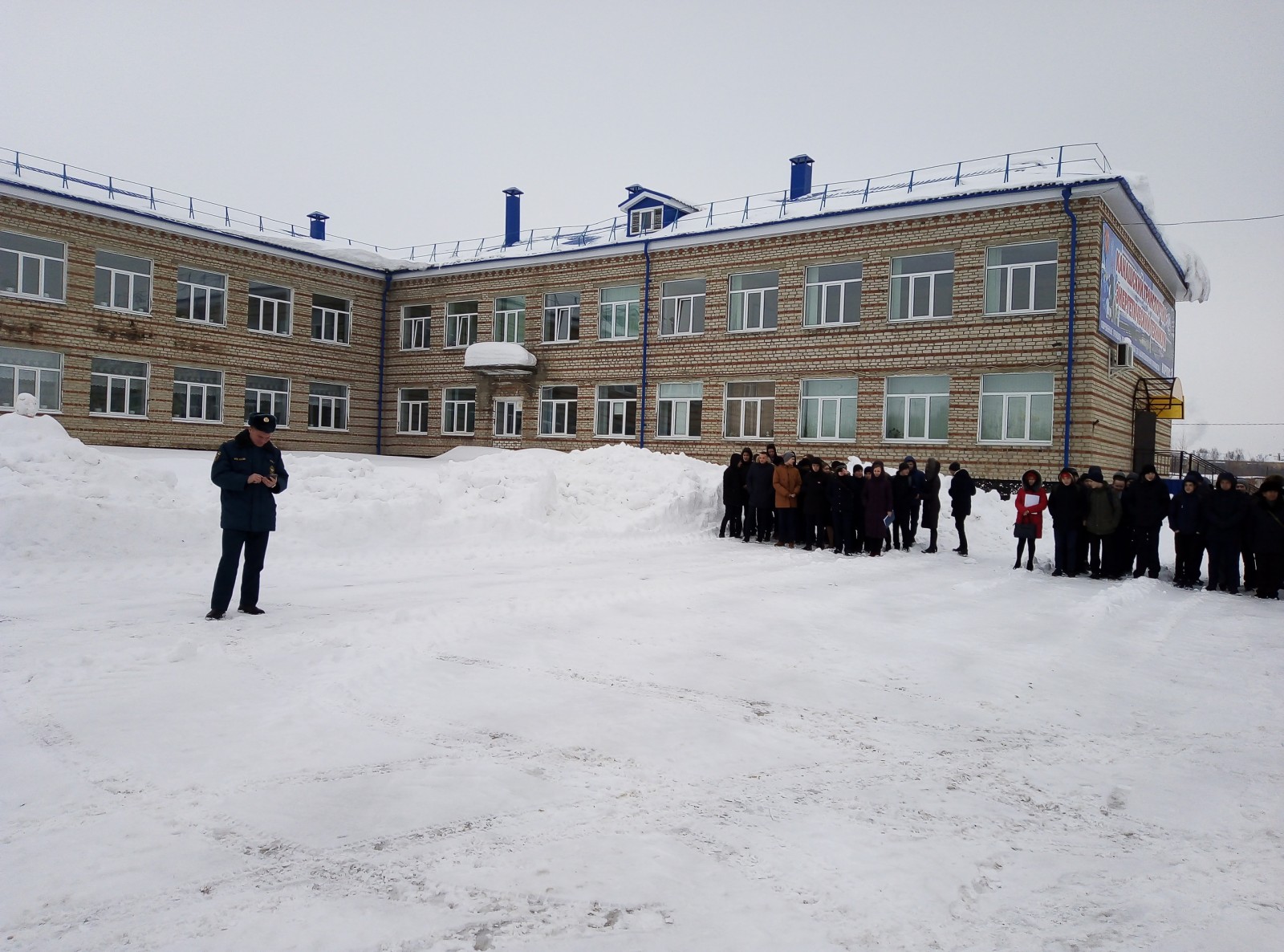 Проведение тренировки по эвакуации по случаю ЧС- условного пожара персонала и студентов учебного корпуса №2 ГАПОУ "КанТЭТ" Минобразования Чувашии